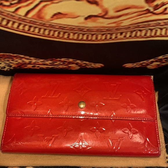 Beautiful Louis Vuitton Wallet ! In great condition no transfer!! - Picture 11 of 14